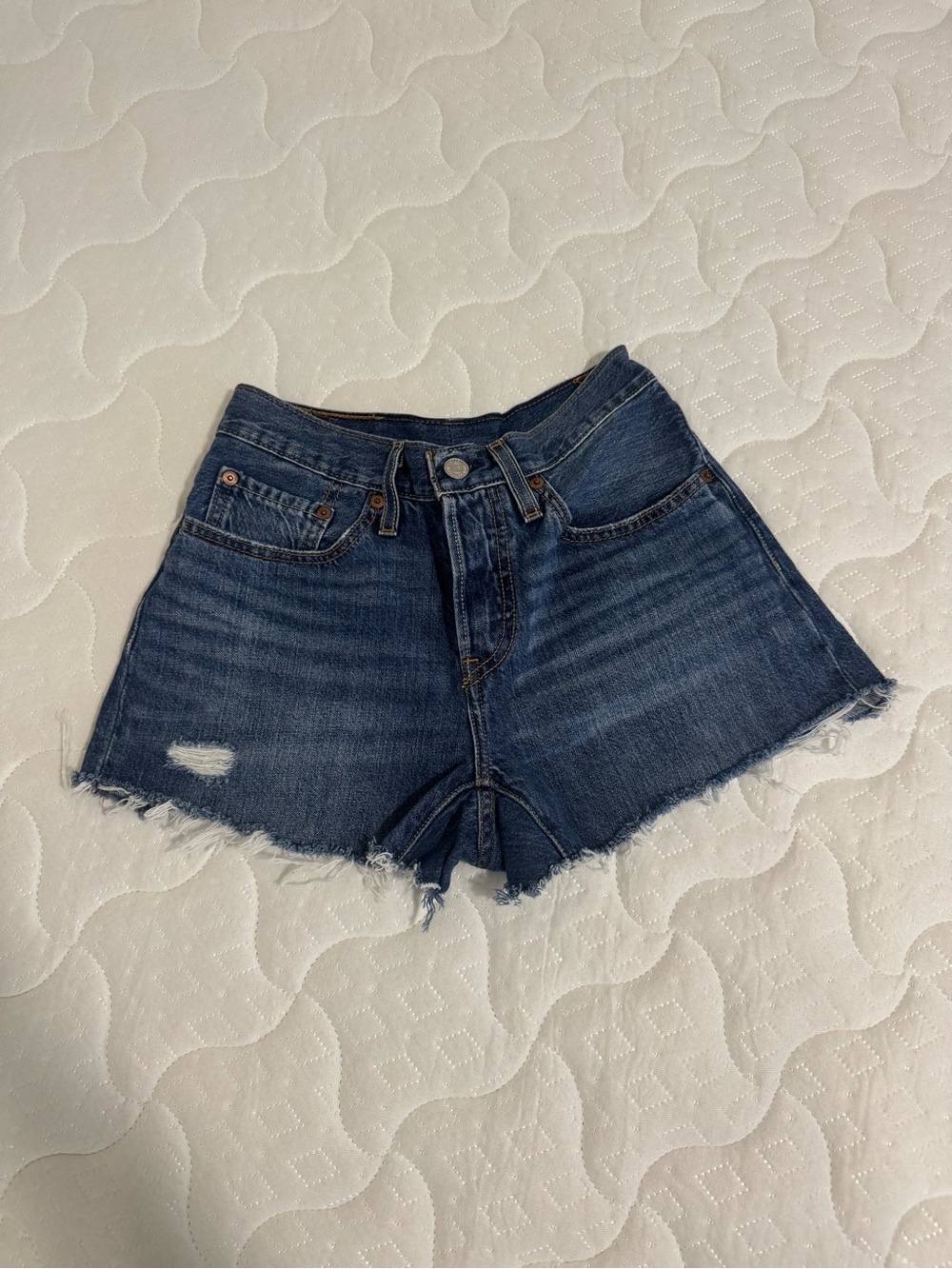 Levi’s Mid-Rise Dark Blue Denim shorts